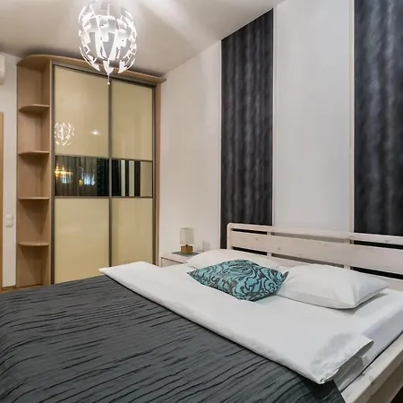 Stoney Apartment *